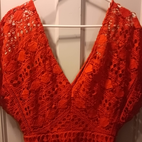 🤠Lulu's Red Lace V Neck Dress Size Medium - Picture 3 of 7